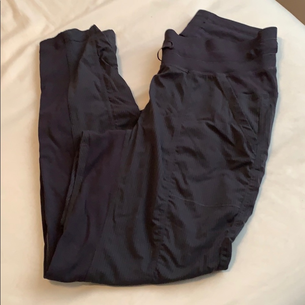 Lululemon size 6 dance studio crops grey